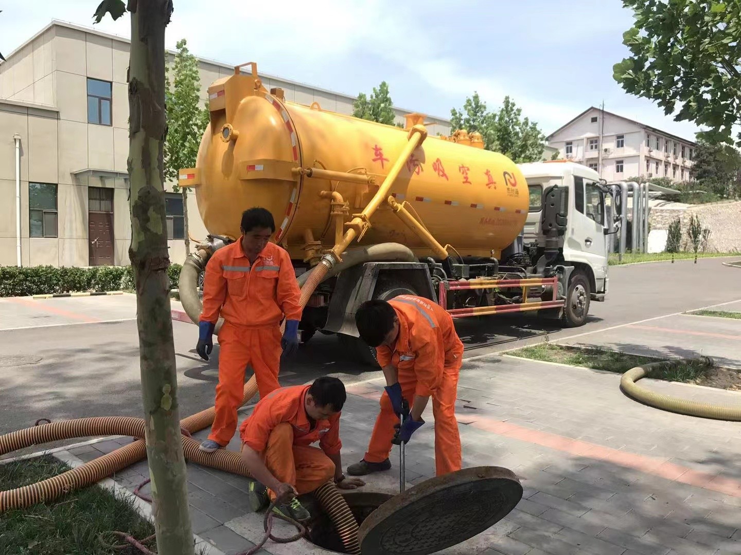 浦东化粪池清理与5-8吨吸粪车施工效率分析